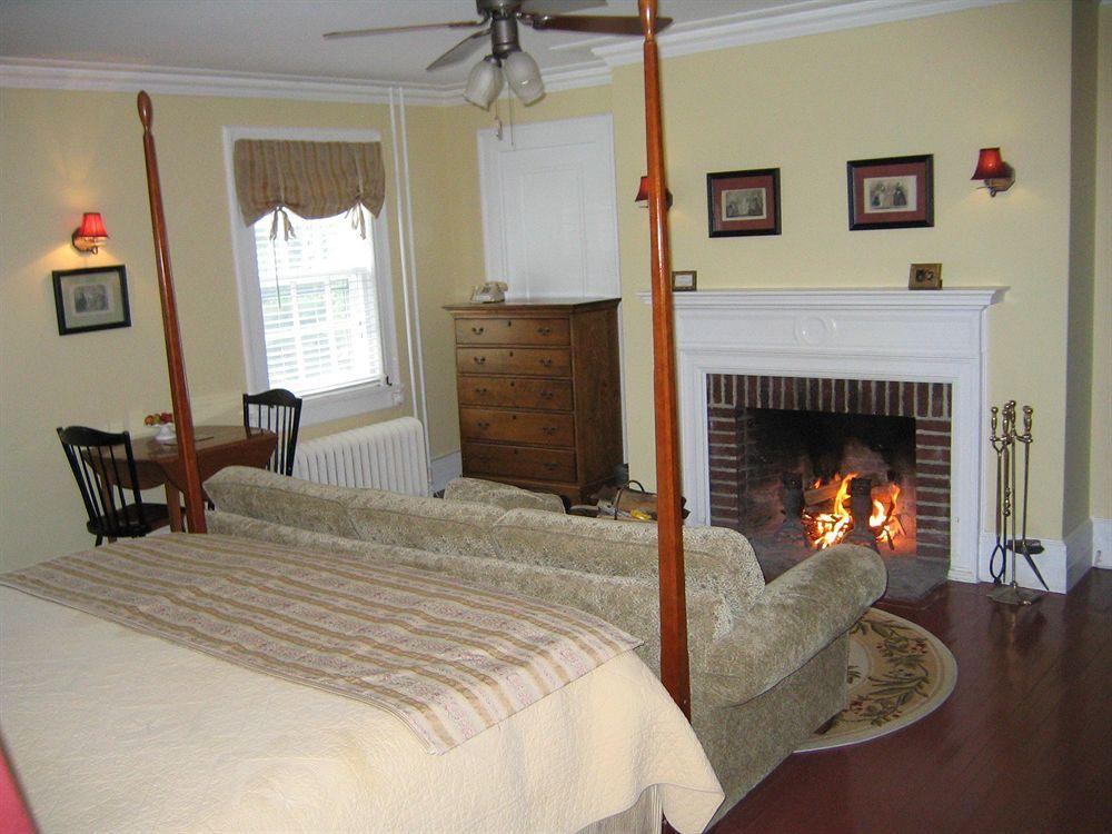 Four Chimneys Inn เบนนิงตัน ภายนอก รูปภาพ
