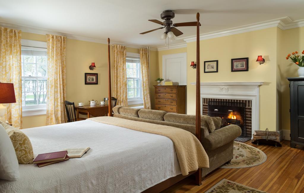 Four Chimneys Inn เบนนิงตัน ภายนอก รูปภาพ
