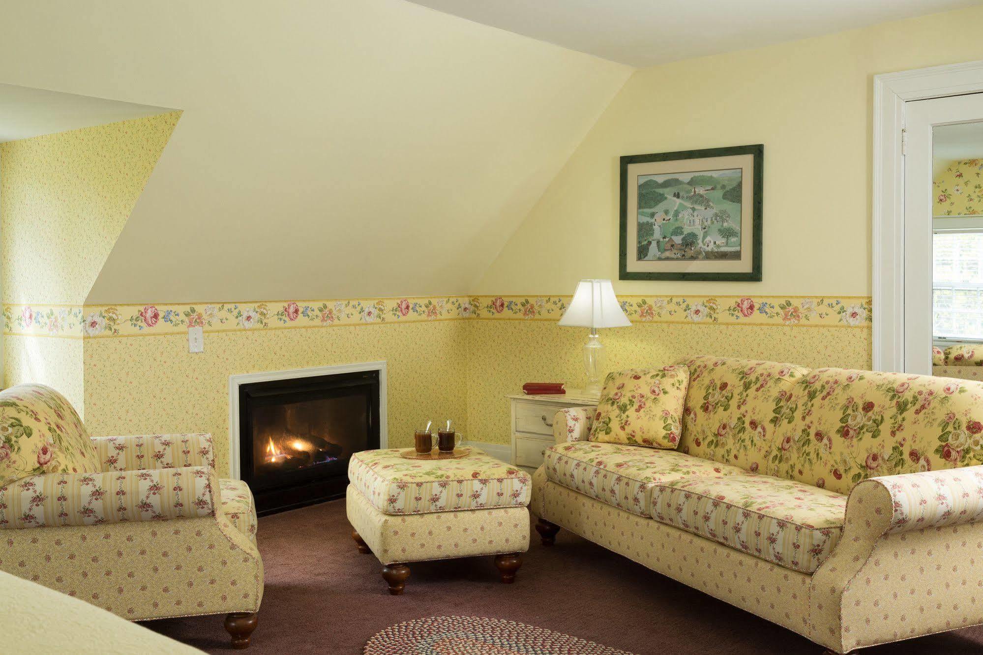 Four Chimneys Inn เบนนิงตัน ภายนอก รูปภาพ